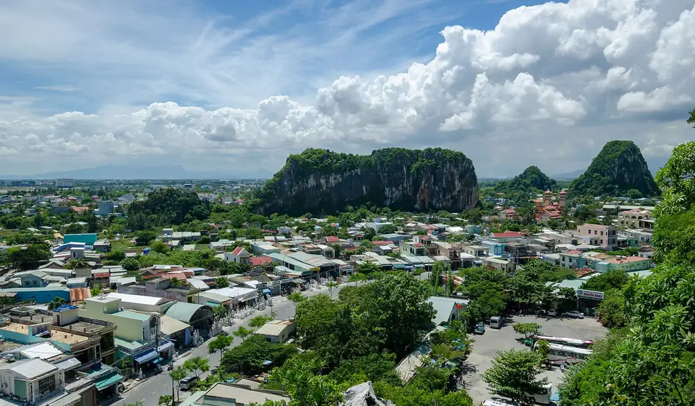 Khu dân cư nhà thấp tầng san sát, nhiều kiệt nhỏ ở Đà Nẵng nhìn từ Ngũ Hành Sơn