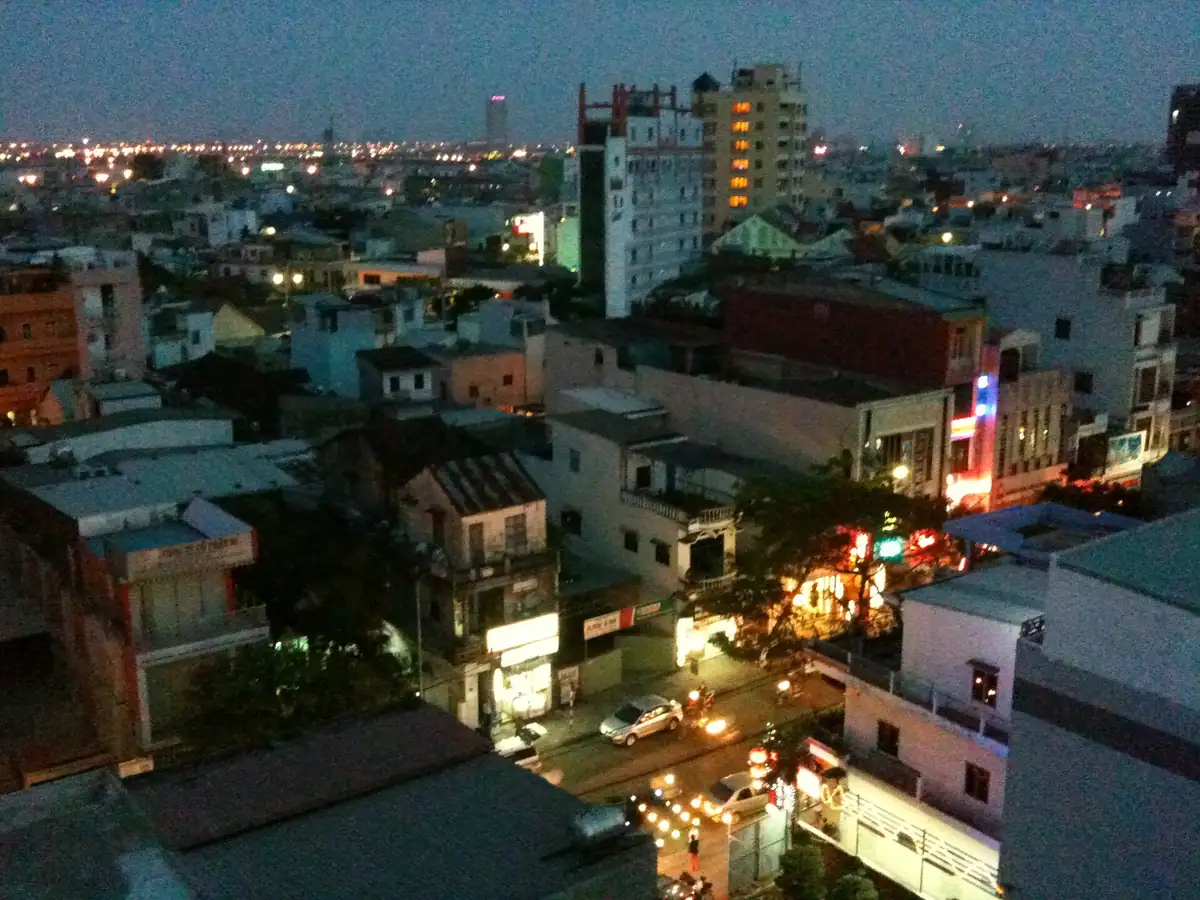 Nhà phố san sát ở khu Hải Châu, Đà Nẵng nhìn từ trên cao lúc chập tối
